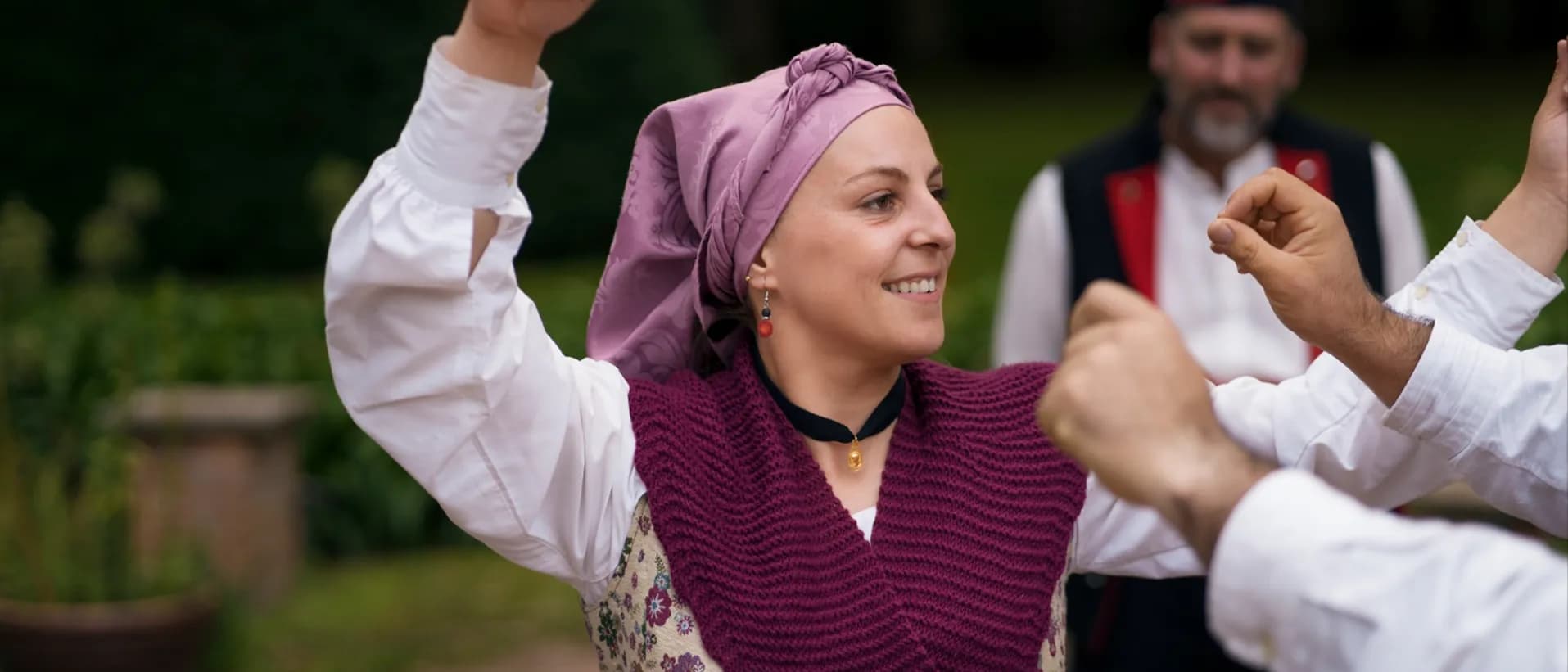 Traditioneller georgischer Volkstanz in historischer Tracht